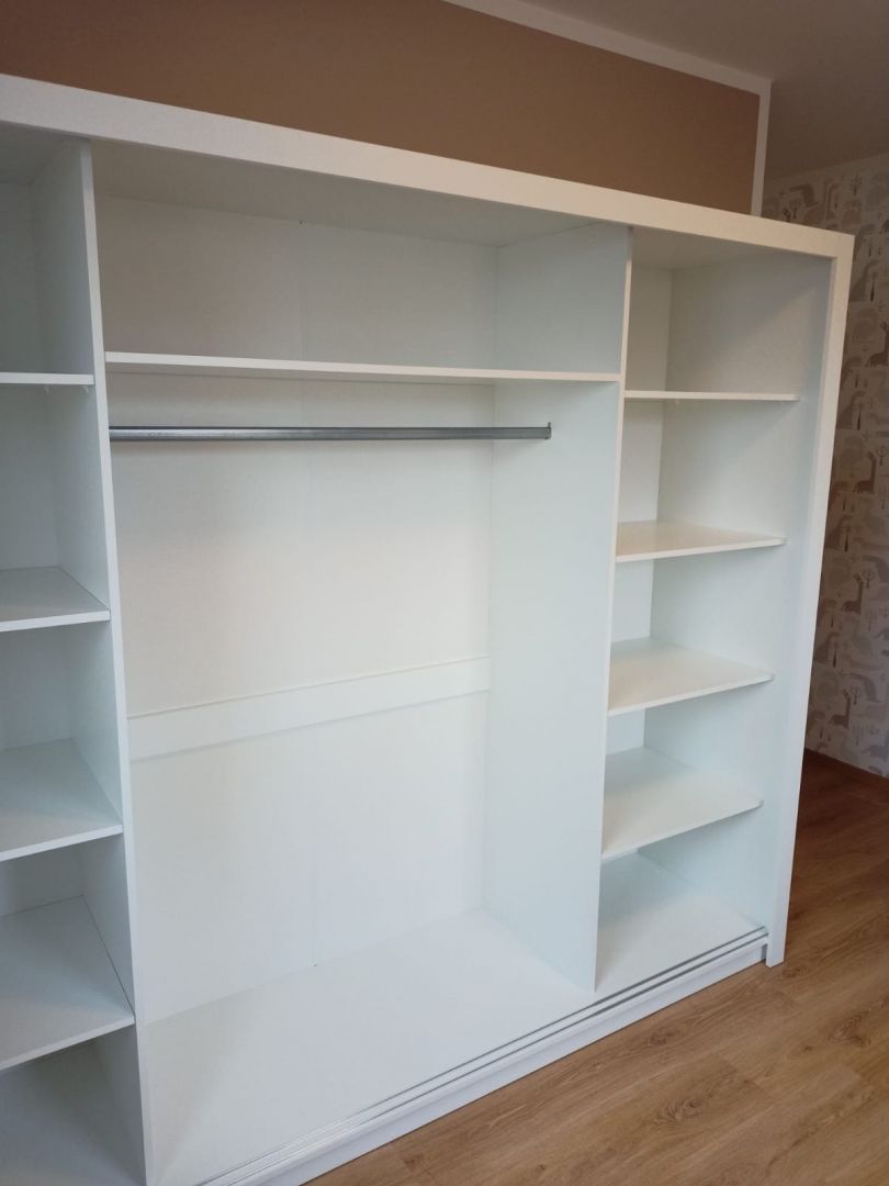 Šatní skříň BORA 250