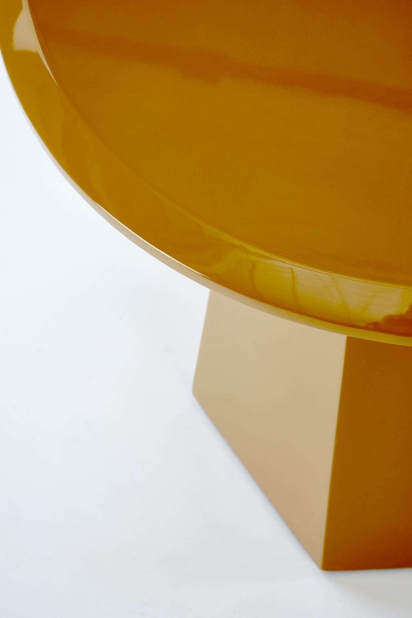 Konferenční stolek LOCA hořčicový