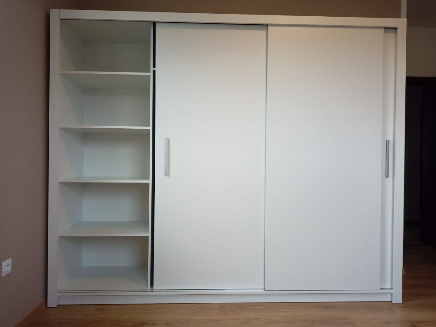 Šatní skříň BORA 250