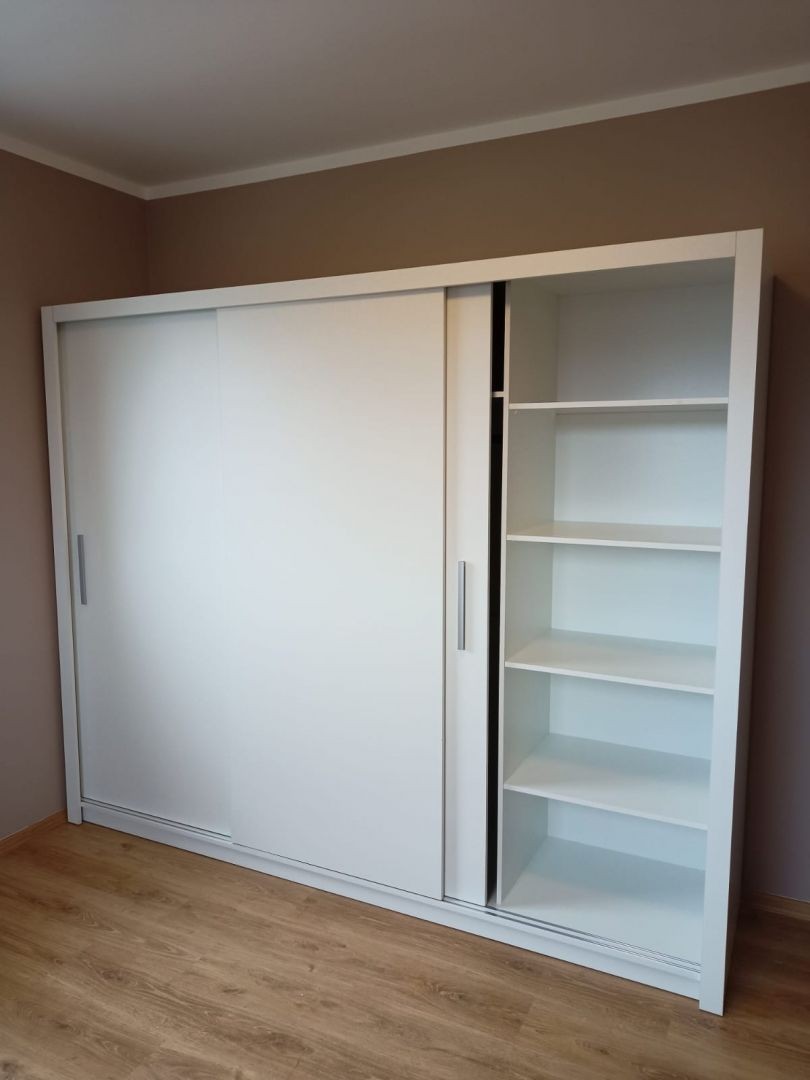 Šatní skříň BORA 250