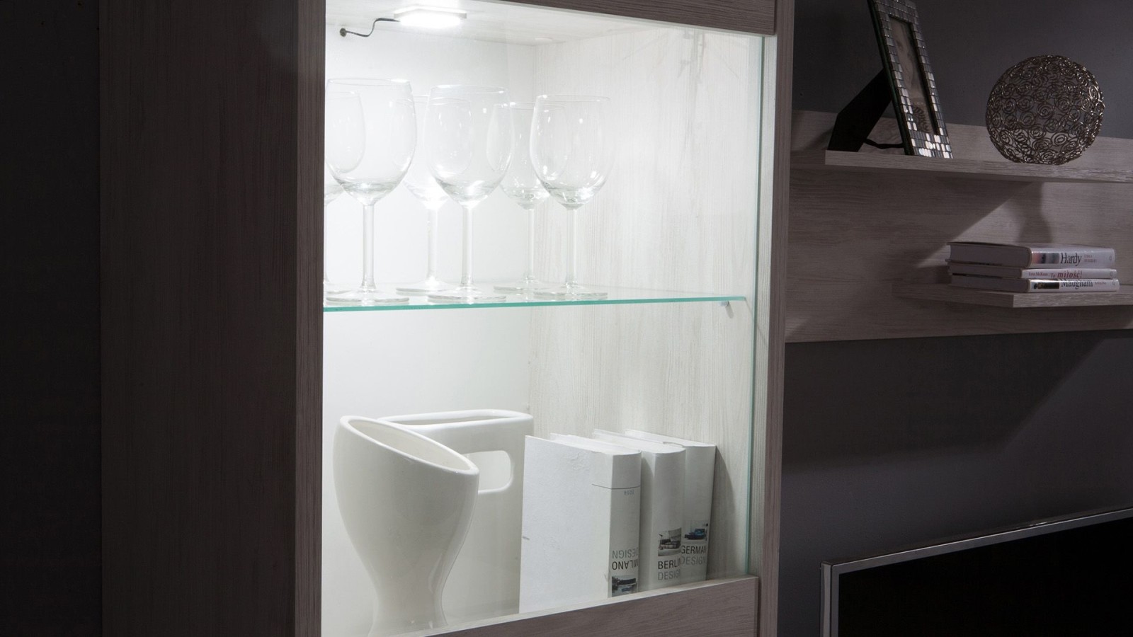 Vitrína DANVER D-16